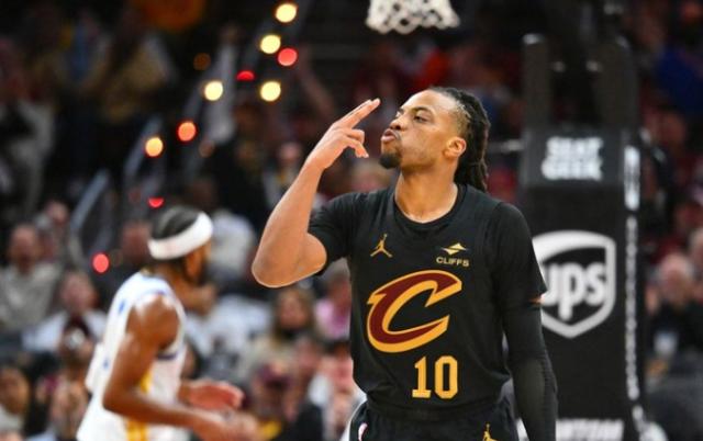 kaiyun-半场领先42分暴虐勇士 骑士不败金身谁能打破？