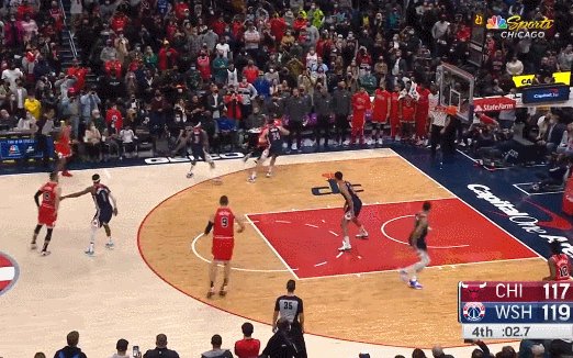 开云-见证历史！德罗赞跨年背靠背压哨绝杀 NBA第一人！