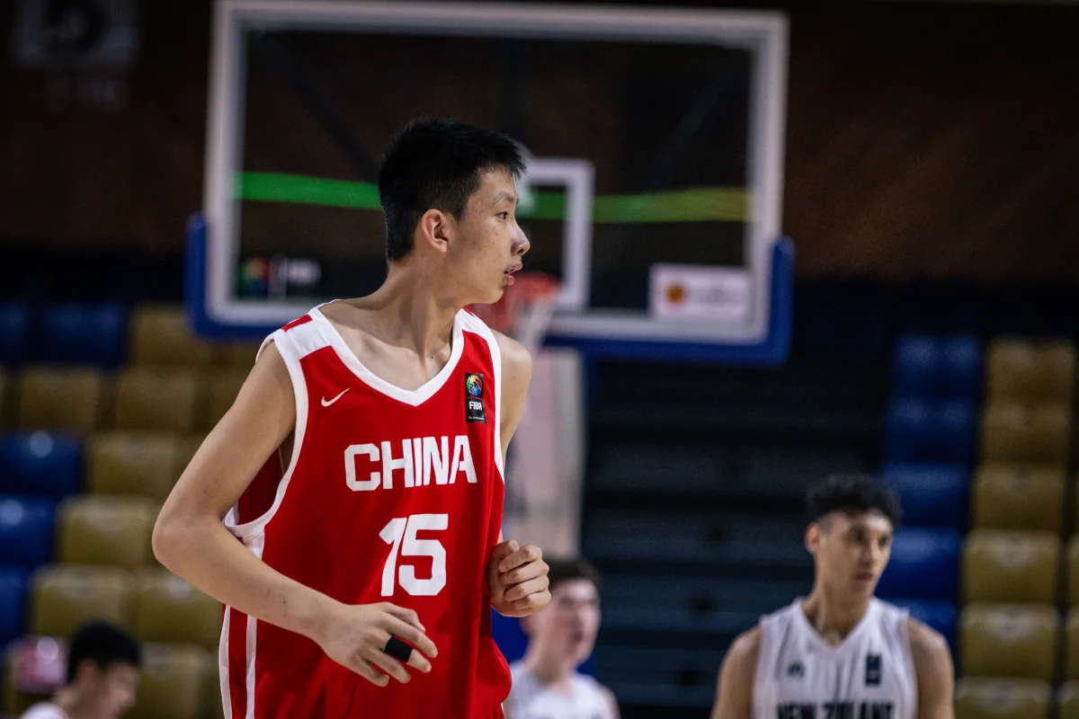 新版周琦来了！中国男篮又一15岁2米14新星崛起：轰17+11立功冲冠