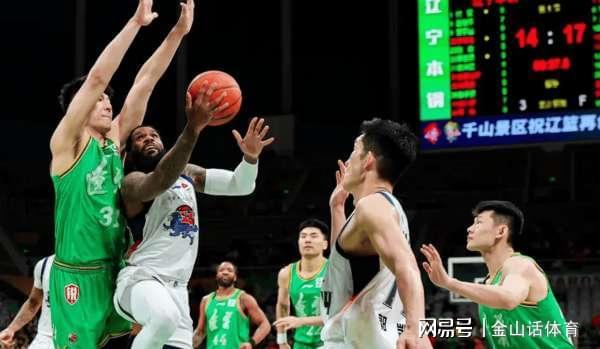 kaiyun体育-坑爹啊！2米14内线2分0板，出现超低级失误，解说: 没一点攻击力