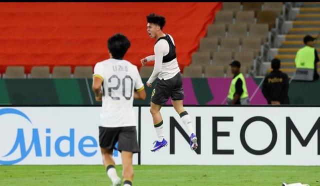 开云体育下载-王钰栋斩获2025年中国金童奖 国足年轻一代很有希望